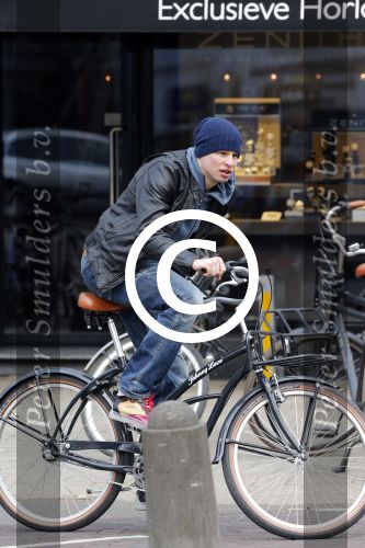 Amsterdam 28 maart 2013
Sven Kramer op zijn fiets in amsterdam zuid.
Peter Smulders bv