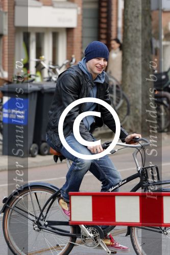 Amsterdam 28 maart 2013
Sven Kramer op zijn fiets in amsterdam zuid.
Peter Smulders bv