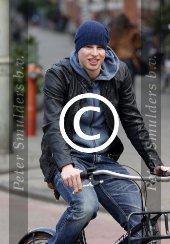 Amsterdam 28 maart 2013
Sven Kramer op zijn fiets in amsterdam zuid.
Peter Smulders bv