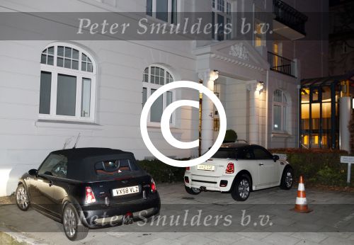 Hamburg 9 april 2013
Auto s ( mini coopers ) voor het huis van Sylvie v d Vaart
Peter Smulders bv