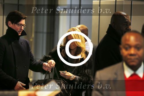 Hamburg 9 april 2013
Sylvie v d Vaart verlaat haar huis en wordt door een taxi naar het vliegveld gebracht.
Peter Smulders bv