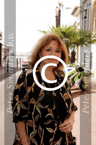 Cannes 23 juli 2004
Therese Steinmetz  in haar galerie
Peter Smulders bv
