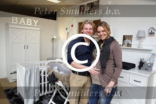 Enter 10 april 2013
Thomas Berge en zijn zwangere  vriendin Myrthe Milius zoeken kinderkamer uit bij babypark.
Peter Smulders