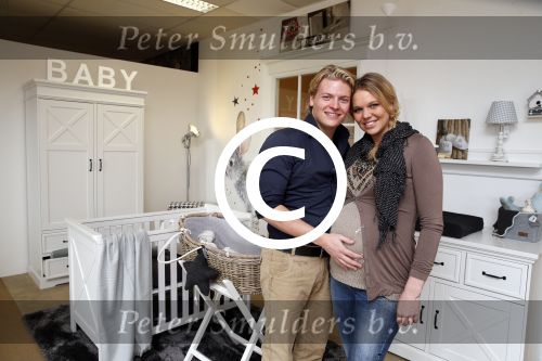 Enter 10 april 2013
Thomas Berge en zijn zwangere  vriendin Myrthe Milius zoeken kinderkamer uit bij babypark.
Peter Smulders