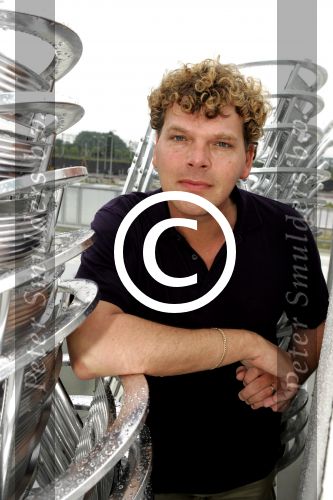 Amsterdam 20 juli 2004
Perspresentatie SBS ^ NET5 en Veronica.
Ton v Royen
Peter Smulders bv