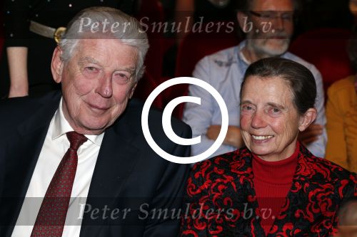 Amsterdam 2 april 2013
Liesbeth List krijgt uit handen van Mies Bouwman de radio Nostalgia ouvre award in het nieuwe de la mar theater. Wim Kok met zijn vrouw Rita
Peter Smulders bv