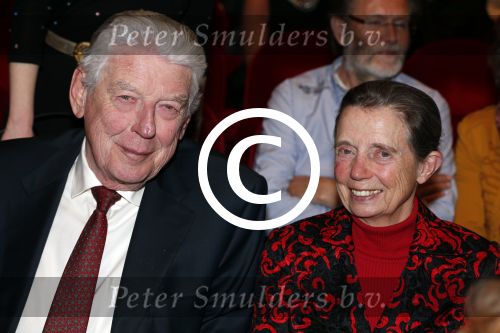 Amsterdam 2 april 2013
Liesbeth List krijgt uit handen van Mies Bouwman de radio Nostalgia ouvre award in het nieuwe de la mar theater. Wim Kok met zijn vrouw Rita
Peter Smulders bv