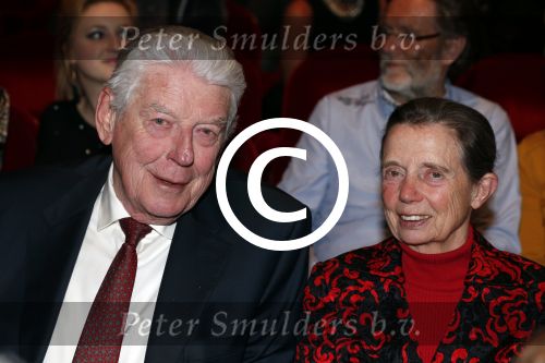 Amsterdam 2 april 2013
Liesbeth List krijgt uit handen van Mies Bouwman de radio Nostalgia ouvre award in het nieuwe de la mar theater. Wim Kok met zijn vrouw Rita
Peter Smulders bv