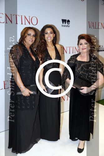 Amsterdam 18 maart 2013
Premiere Valentino in Tuschinski met in de hoofdrollen Najib Amhali Elise Schaap Johnny de Mol en Yolanthe Sneijder Cabau. Yolanthe met moeder en schoonmoeder
Peter Smulders bv