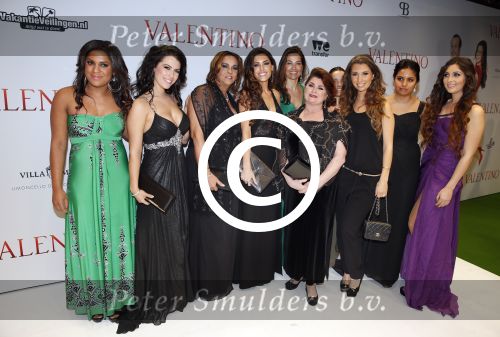 Amsterdam 18 maart 2013
Premiere Valentino in Tuschinski met in de hoofdrollen Najib Amhali Elise Schaap Johnny de Mol en Yolanthe Sneijder Cabau. Yolanthe met moeder schoonmoeder zussen en vriendinnen
Peter Smulders bv