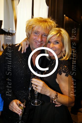 Amsterdam 13 maart 2015
Patricia Paay opent Beverly Beethoven van Alice Zegerius en haar man in het gelderlandplein.