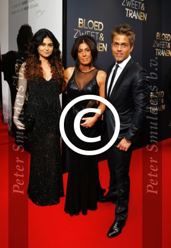 Amsterdam 30 maart 2015
Premiere Bloed zweet en tranen (film over het leven van Andre Hazes) in Tuschinski.
rachel Hazes met Roxeanne Hazes en vriend en Andre Hazes Jr. en vriendin