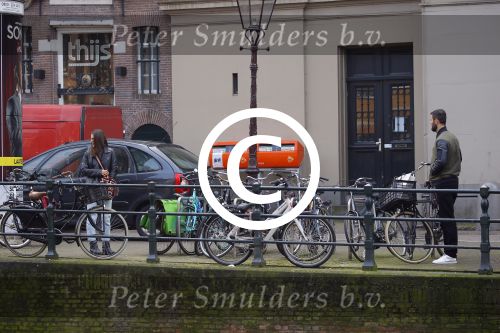 Amsterdam 16 maart 2015
Arie Boomsma met zijn nieuwe vriendin Romy Houwer in Amsterdam en bij zijn huis/appartement