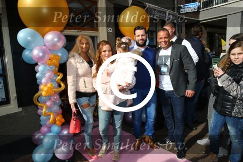 Etten-Leur, 28 Februari 2015
Opening Babyspeciaalzaak \'t Gouden Koetsje van Nathalie Dieguez
Opening werd verricht door Barbie ( Samantha v d Plas en Michael v d Plas)