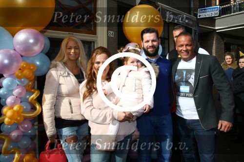 Etten-Leur, 28 Februari 2015
Opening Babyspeciaalzaak \'t Gouden Koetsje van Nathalie Dieguez
Opening werd verricht door Barbie ( Samantha v d Plas en Michael v d Plas)