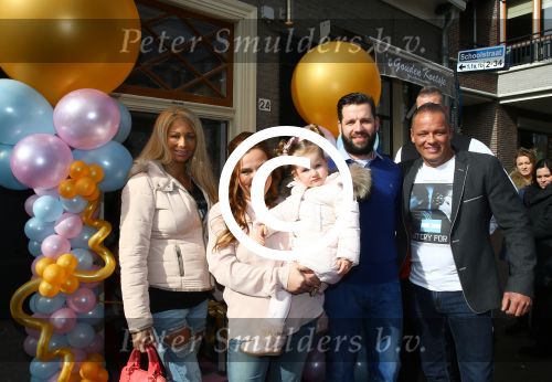 Etten-Leur, 28 Februari 2015
Opening Babyspeciaalzaak \'t Gouden Koetsje van Nathalie Dieguez
Opening werd verricht door Barbie ( Samantha v d Plas en Michael v d Plas)