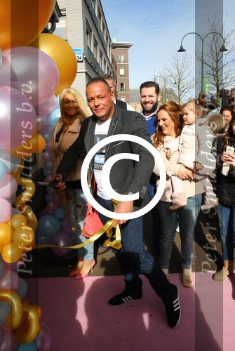 Etten-Leur, 28 Februari 2015
Opening Babyspeciaalzaak \'t Gouden Koetsje van Nathalie Dieguez
Opening werd verricht door Barbie ( Samantha v d Plas en Michael v d Plas)