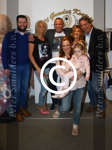 Etten-Leur, 28 Februari 2015
Opening Babyspeciaalzaak \'t Gouden Koetsje van Nathalie Dieguez
Opening werd verricht door Barbie ( Samantha v d Plas en Michael v d Plas)