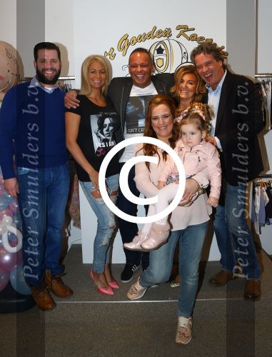 Etten-Leur, 28 Februari 2015
Opening Babyspeciaalzaak \'t Gouden Koetsje van Nathalie Dieguez
Opening werd verricht door Barbie ( Samantha v d Plas en Michael v d Plas)