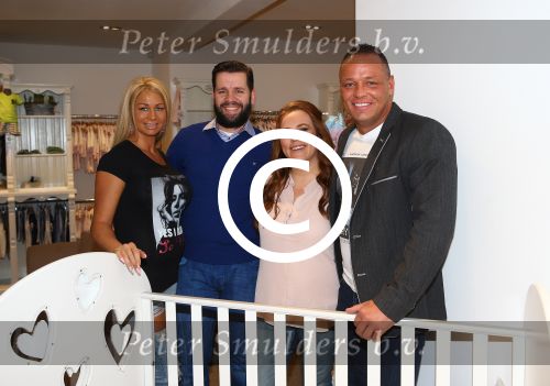 Etten-Leur, 28 Februari 2015
Opening Babyspeciaalzaak \'t Gouden Koetsje van Nathalie Dieguez
Opening werd verricht door Barbie ( Samantha v d Plas en Michael v d Plas)