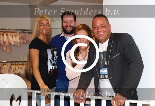 Etten-Leur, 28 Februari 2015
Opening Babyspeciaalzaak \'t Gouden Koetsje van Nathalie Dieguez
Opening werd verricht door Barbie ( Samantha v d Plas en Michael v d Plas)