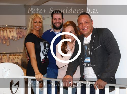 Etten-Leur, 28 Februari 2015
Opening Babyspeciaalzaak \'t Gouden Koetsje van Nathalie Dieguez
Opening werd verricht door Barbie ( Samantha v d Plas en Michael v d Plas)