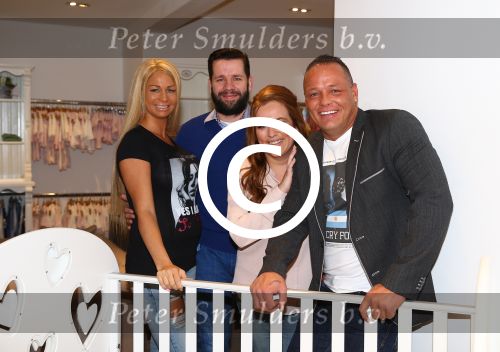 Etten-Leur, 28 Februari 2015
Opening Babyspeciaalzaak \'t Gouden Koetsje van Nathalie Dieguez
Opening werd verricht door Barbie ( Samantha v d Plas en Michael v d Plas)