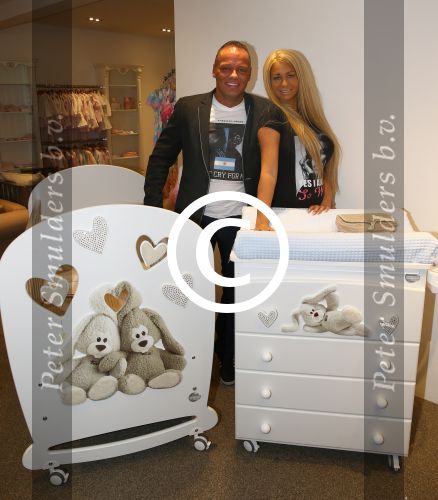 Etten-Leur, 28 Februari 2015
Opening Babyspeciaalzaak \'t Gouden Koetsje van Nathalie Dieguez
Opening werd verricht door Barbie ( Samantha v d Plas en Michael v d Plas)