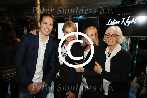 Heteren 12 maart 2015
Ladies night bij porsche centrum Gelderland.
Bartina Koeman met moeder en kinderen Tim en Debbie