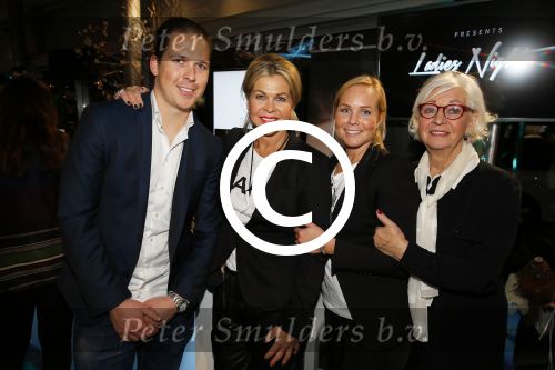Heteren 12 maart 2015
Ladies night bij porsche centrum Gelderland.
Bartina Koeman met moeder en kinderen Tim en Debbie
