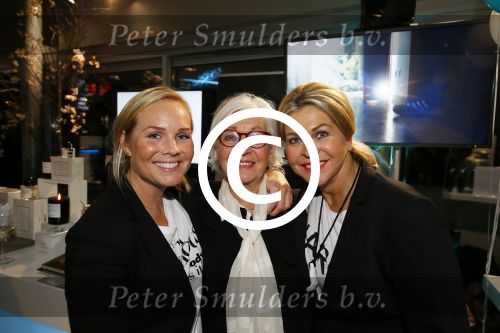 Heteren 12 maart 2015
Ladies night bij porsche centrum Gelderland.
Bartina Koeman met moeder en kinderen Tim en Debbie