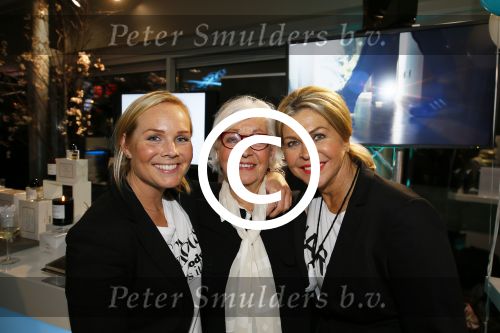 Heteren 12 maart 2015
Ladies night bij porsche centrum Gelderland.
Bartina Koeman met moeder en kinderen Tim en Debbie