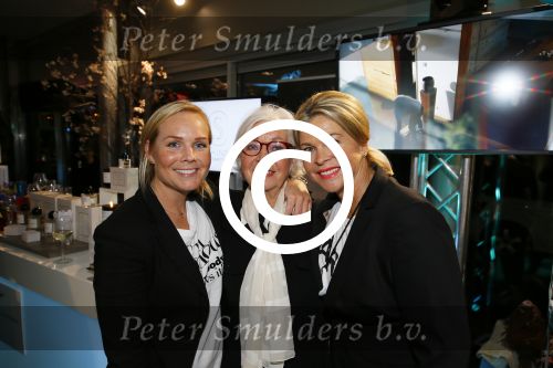 Heteren 12 maart 2015
Ladies night bij porsche centrum Gelderland.
Bartina Koeman met moeder en kinderen Tim en Debbie