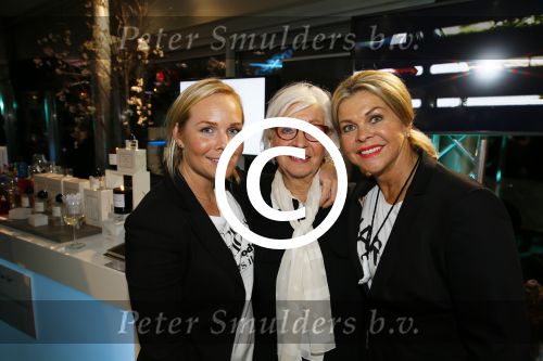Heteren 12 maart 2015
Ladies night bij porsche centrum Gelderland.
Bartina Koeman met moeder en kinderen Tim en Debbie
