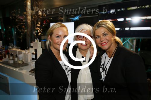 Heteren 12 maart 2015
Ladies night bij porsche centrum Gelderland.
Bartina Koeman met moeder en kinderen Tim en Debbie