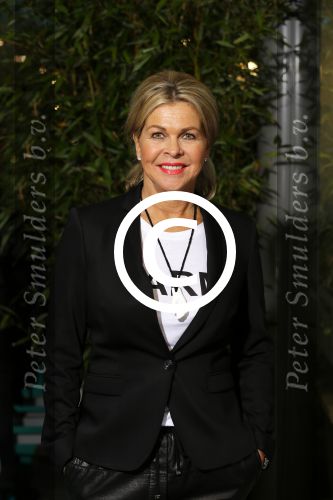Heteren 12 maart 2015
Ladies night bij porsche centrum Gelderland.

Bartina Koeman met moeder en dochter Debbie