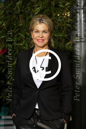 Heteren 12 maart 2015
Ladies night bij porsche centrum Gelderland.

Bartina Koeman met moeder en dochter Debbie