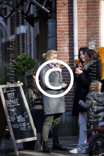 Amsterdam 13 maart 2015   
Bridget Maasland in Amterdam zuid met een paar vriendinnen