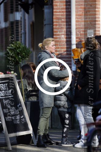 Amsterdam 13 maart 2015   
Bridget Maasland in Amterdam zuid met een paar vriendinnen