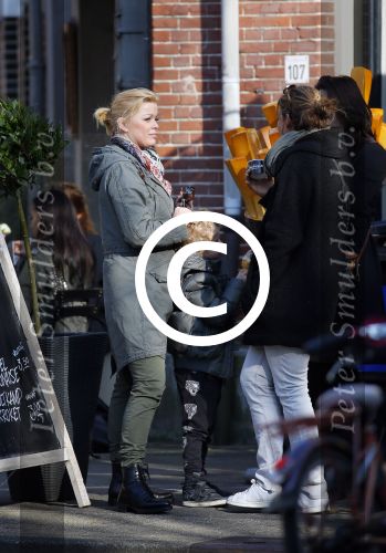 Amsterdam 13 maart 2015   
Bridget Maasland in Amterdam zuid met een paar vriendinnen