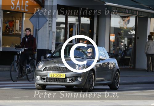 Amsterdam 11 maart 2015    
Caroline Tensen in haar mini cooper cabrio.