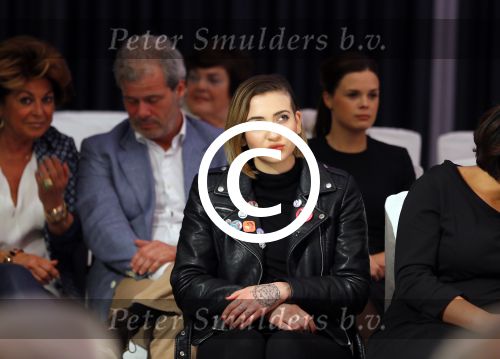 Amsterdam 8 maart 2015
Modeshow Paul Schulten in het Okura.
oa aanwezig Christine Kroonenberg met vriend Christina Curry Hank Heijn Geert ( vriend Edgar Vos) Harrie Mens met zijn buurvrouw en dochter Suze.