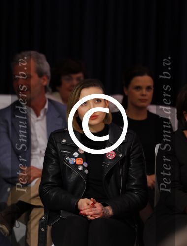 Amsterdam 8 maart 2015
Modeshow Paul Schulten in het Okura.
oa aanwezig Christine Kroonenberg met vriend Christina Curry Hank Heijn Geert ( vriend Edgar Vos) Harrie Mens met zijn buurvrouw en dochter Suze.