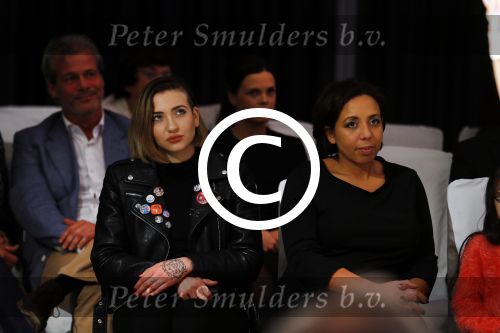 Amsterdam 8 maart 2015
Modeshow Paul Schulten in het Okura.
oa aanwezig Christine Kroonenberg met vriend Christina Curry Hank Heijn Geert ( vriend Edgar Vos) Harrie Mens met zijn buurvrouw en dochter Suze.