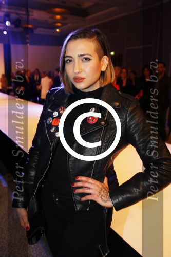 Amsterdam 8 maart 2015
Modeshow Paul Schulten in het Okura.
oa aanwezig Christine Kroonenberg met vriend Christina Curry Hank Heijn Geert ( vriend Edgar Vos) Harrie Mens met zijn buurvrouw en dochter Suze.