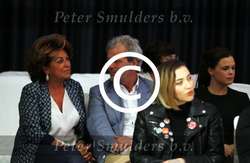 Amsterdam 8 maart 2015
Modeshow Paul Schulten in het Okura.
oa aanwezig Christine Kroonenberg met vriend Christina Curry Hank Heijn Geert ( vriend Edgar Vos) Harrie Mens met zijn buurvrouw en dochter Suze.