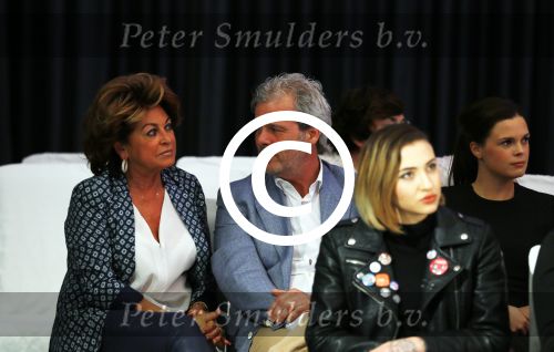 Amsterdam 8 maart 2015
Modeshow Paul Schulten in het Okura.
oa aanwezig Christine Kroonenberg met vriend Christina Curry Hank Heijn Geert ( vriend Edgar Vos) Harrie Mens met zijn buurvrouw en dochter Suze.