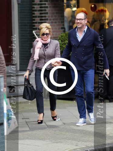 Amsterdam 14 maart 2015
Connie Breukhoven met haar vriend Eugene v Dun op de cornelis schuytstraat