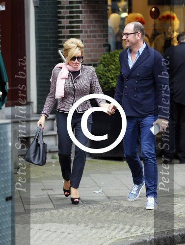 Amsterdam 14 maart 2015
Connie Breukhoven met haar vriend Eugene v Dun op de cornelis schuytstraat