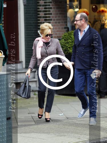 Amsterdam 14 maart 2015
Connie Breukhoven met haar vriend Eugene v Dun op de cornelis schuytstraat